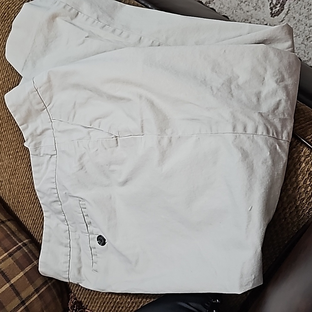 Daisy Fuentes Tan Capri size 16